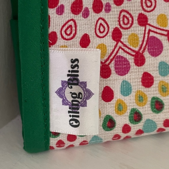 Oiling Bliss pouch: Oil pouch holds 10mL roller oils - Picture 5 of 6